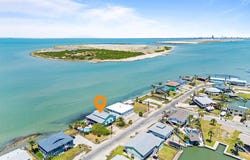210 Bayshore Drive, Ingleside on the Bay, TX 78362