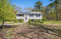 67 Fosdick Rd, Carver, MA 02330