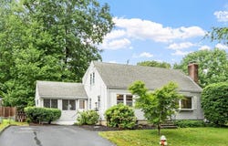 12 Hunt Rd, Bedford, MA 01730