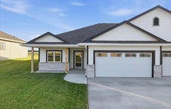 212 ST. ANDREWS Loop, MALVERN, IA 51551