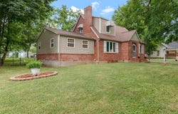421 W College Street, Aurora, MO 65605