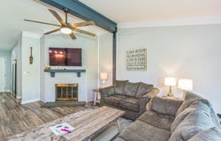 33 Abbey Villa Circle, Fontana, WI 53125