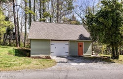 123 Orchard Rd, Norris, TN 37828