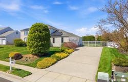4 Allison Court, Edison, NJ 08820