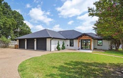 701 Harbor Drive N, Azle, TX 76020