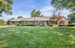 1102 Nakomis Drive, Paola, KS 66071