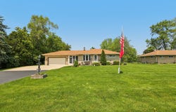 1406 E Oakwood Rd, Oak Creek, WI 53154