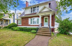 210 W PINE Street, NEW LONDON, WI 54961