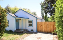 1860 30TH St, Florence, OR 97439