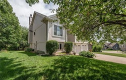 207 Woodhaven Drive, Smithville, MO 64089