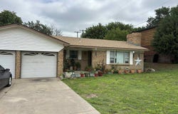 202 Circle Dr, Guymon, OK 73942