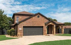 315 Navajo Trail, Gainesville, TX 76240