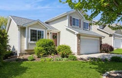 1417 Woolridge Dr, Coralville, IA 52241