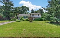 14 Mark Drive, Smithtown, NY 11787