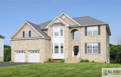 16 Stanley Drive, Monroe, NJ 08831