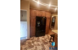 313 E 2nd St, Hills, MN 56138