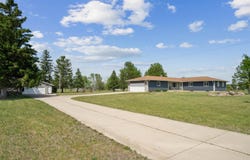 5442 W Mt Vernon Road, Cedar Falls, IA 50613