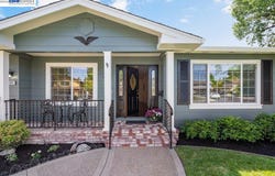 2090 Foxswallow Rd, Pleasanton, CA 94566