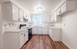324 N 5TH St, StHelens, OR 97051