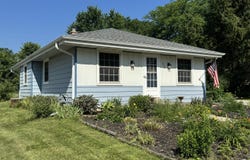 1924 Santa Barbara Dr, Waukesha, WI 53189