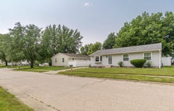 811 Cloverdale Avenue, Waterloo, IA 50703