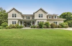 8 Widow Coopers Path, Sag Harbor, NY 11963
