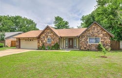 205 Fox Run Circle, Jenks, OK 74037