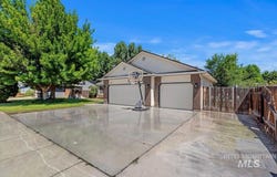 172 W Spicewood Dr, Meridian, ID 83646