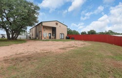 609 W Leon, Llano, TX 78643