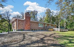 787 E State Route J Highway, Peculiar, MO 64078