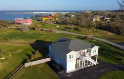 4  Shore Acres Cir, Shoreacres, TX 77571