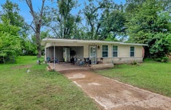 1225 W. Main, Nacogdoches, TX 75964