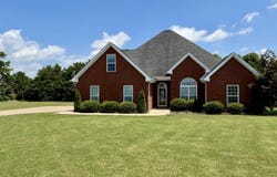 25 Holli Ln, Muscle Shoals, AL 35661