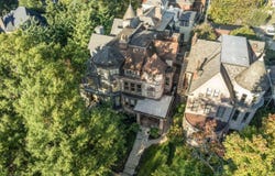 1466 Saint James Ct, Louisville, KY 40208