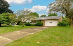 971 Camelia Street NW, Hartville, OH 44632