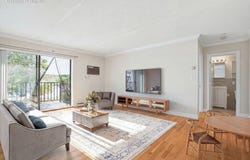 209 Riverview Ave, Newton, MA 02466