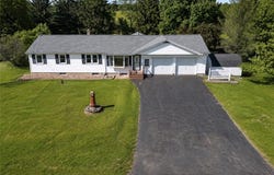 42 Hillview Dr, Central Square, NY 13103