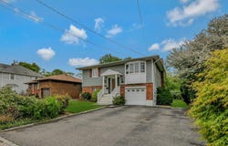 43 Floyd Place, East Norwich, NY 11732
