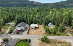 611 Levitch Rd, Newport, WA 99156