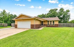 1621 N Baltimore Ct, Derby, KS 67037