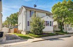 33 Oak Street, Keyport, NJ 07735