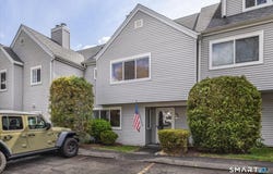 71 Country Place, Shelton, CT 06484