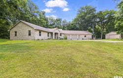 510 W ELM Street, Thayer, IL 62615