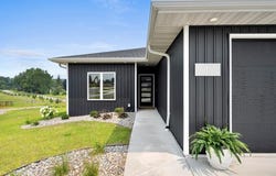 4001 ANTWERP Avenue, HOWARD, WI 54313