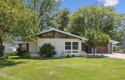 809 8th St NW, Independence, IA 50644