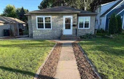 1219 E Main Street, Mankato, MN 56001