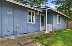 17840 WOLF Dr, Sandy, OR 97055