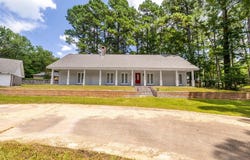 2928 NE Stallings Dr, Nacogdoches, TX 75961