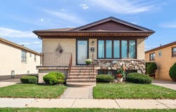 4933 N Sayre Avenue, Chicago, IL 60656