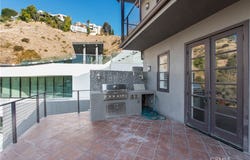 8655 Hillside Avenue, Los Angeles, CA 90069